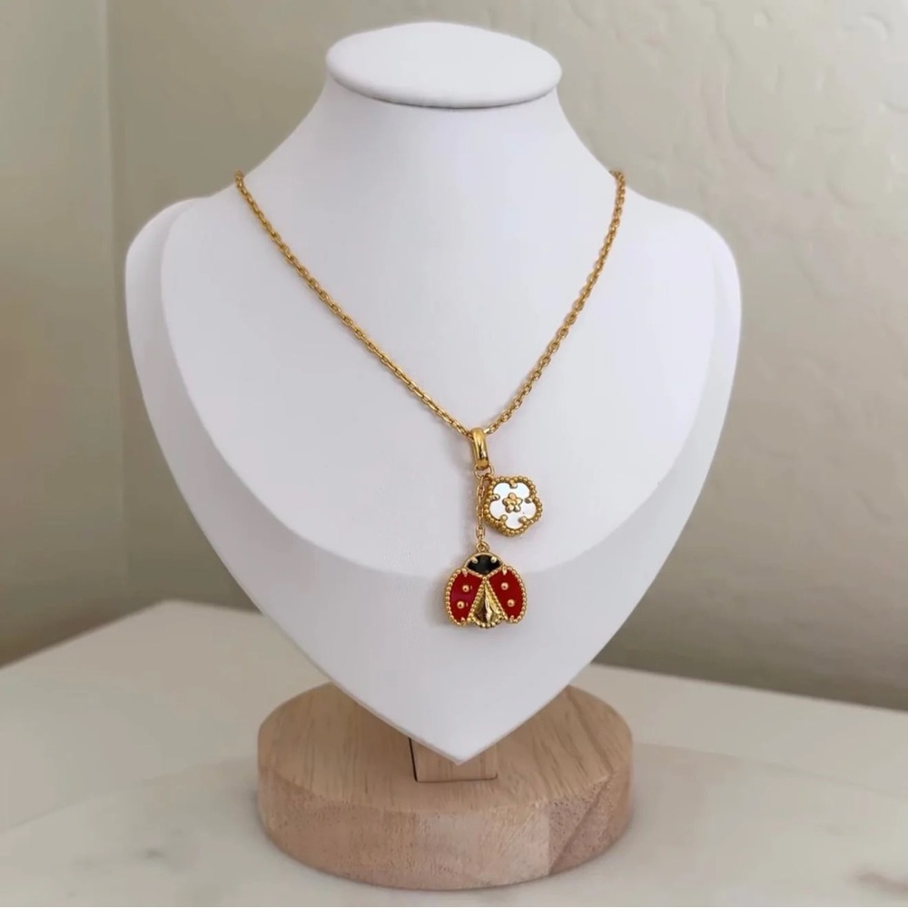 Elegant Gold and Red Pendant Necklace